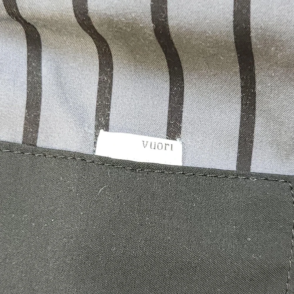 Vuori Trail Shorts Mens Medium Gray Stripe Elastic Waist Lined Trunks Quick Dry